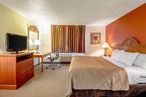 Tabla de planchar con plancha, wifi gratis y ropa de cama 