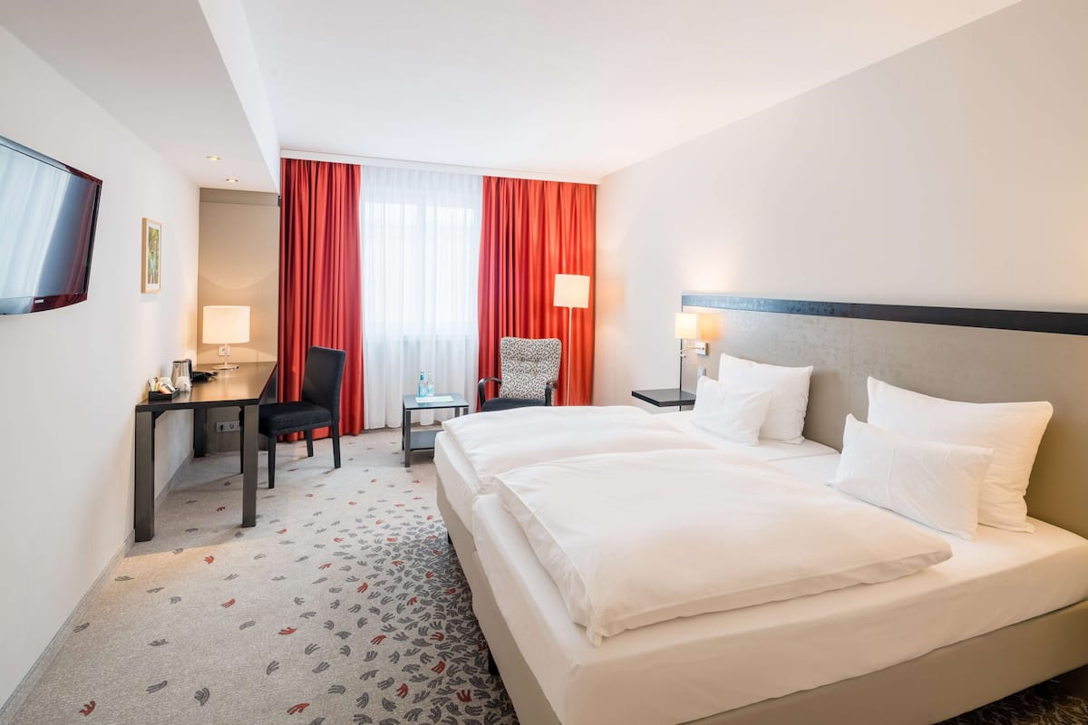Comfort Double Room | 1 bedroom, hypo-allergenic bedding, down comforters, pillowtop beds