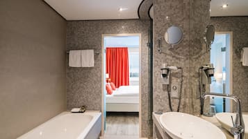 Umweltfreundliche Kosmetikartikel, Haartrockner, Handtücher, Seife