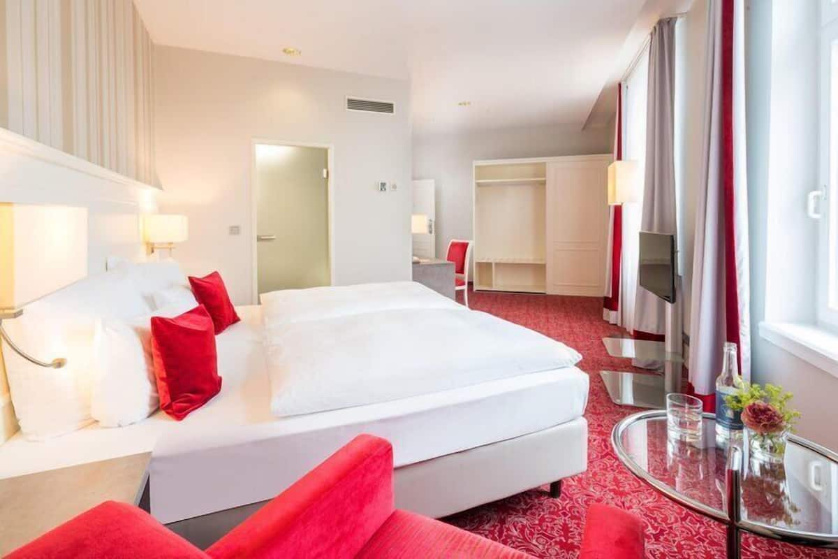 Superior Double Room | Hypo-allergenic bedding available, down comforters, pillowtop beds