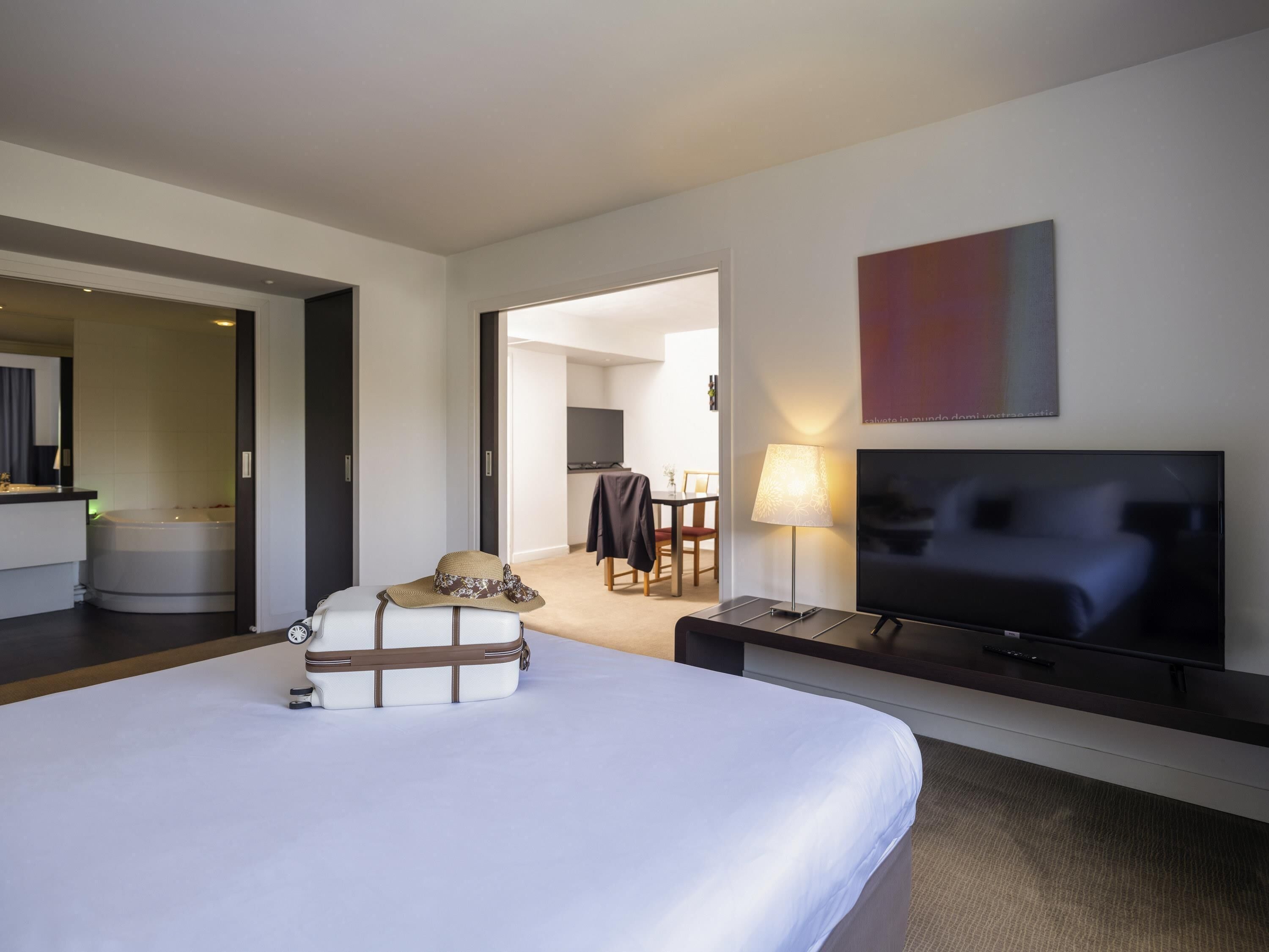 suite, 1 king bed | premium bedding, in-room safe, desk, blackout curtains