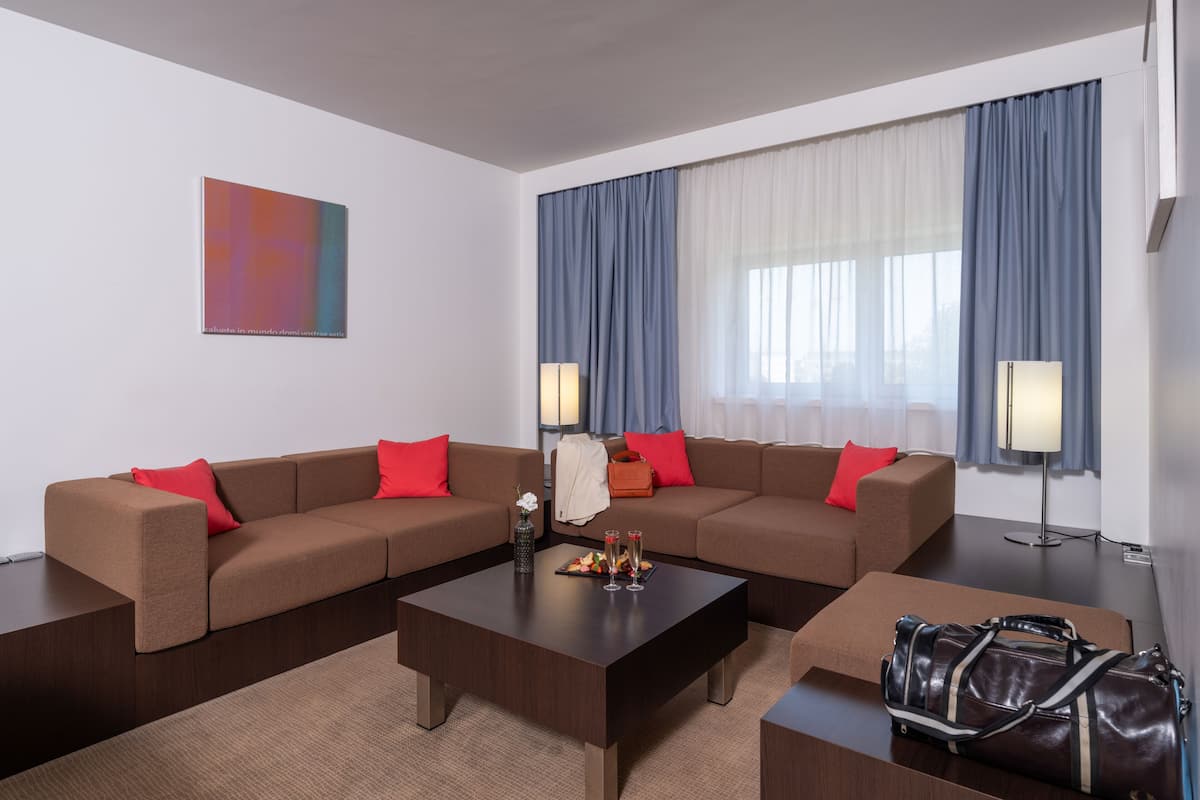 suite, 1 king bed | premium bedding, in-room safe, desk, blackout curtains