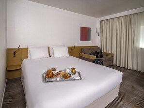 Luxe beddengoed, een kluis op de kamer, een bureau