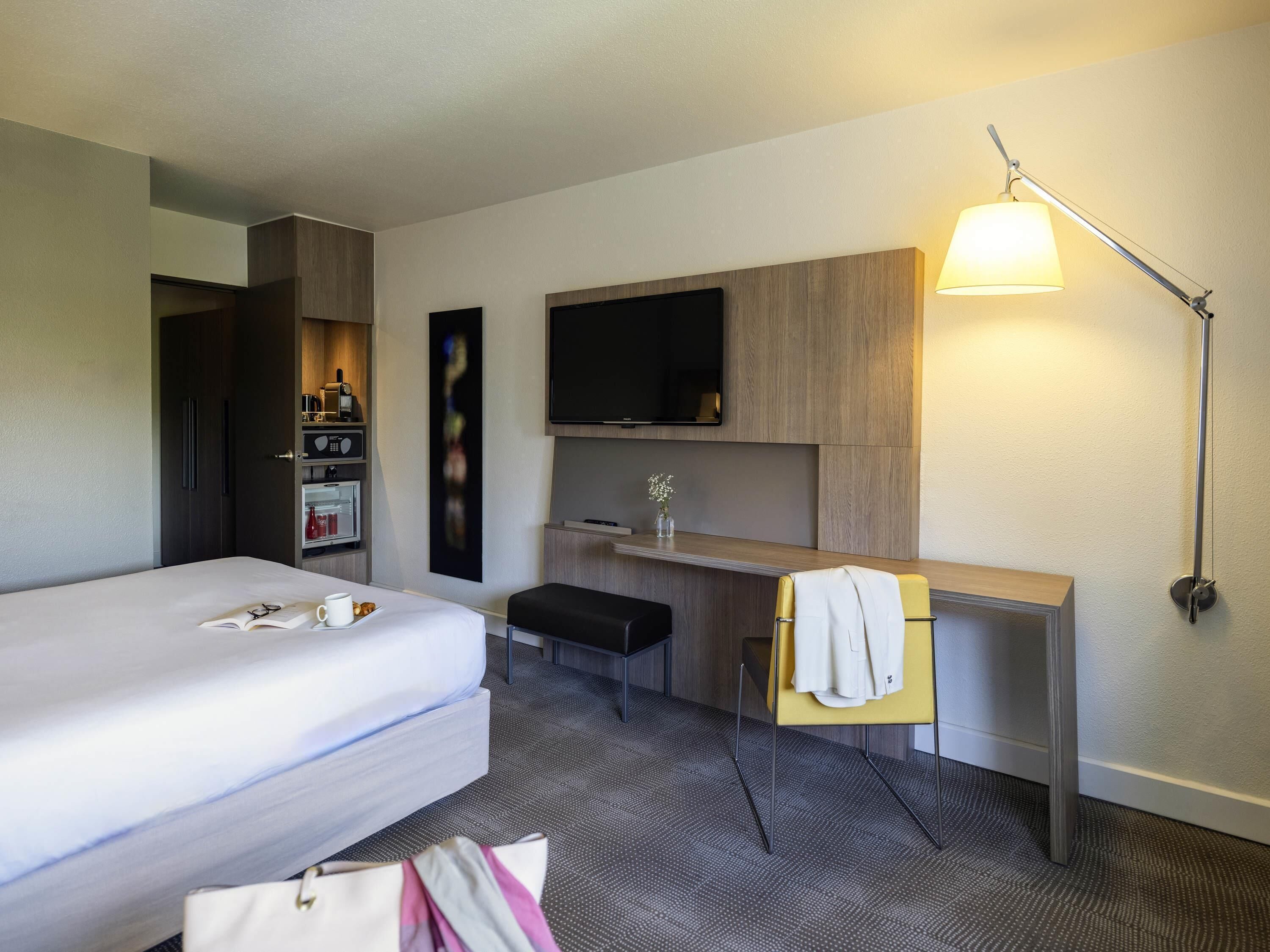 Superior tweepersoonskamer, 1 tweepersoonsbed met slaapbank | Luxe beddengoed, een kluis op de kamer, een bureau