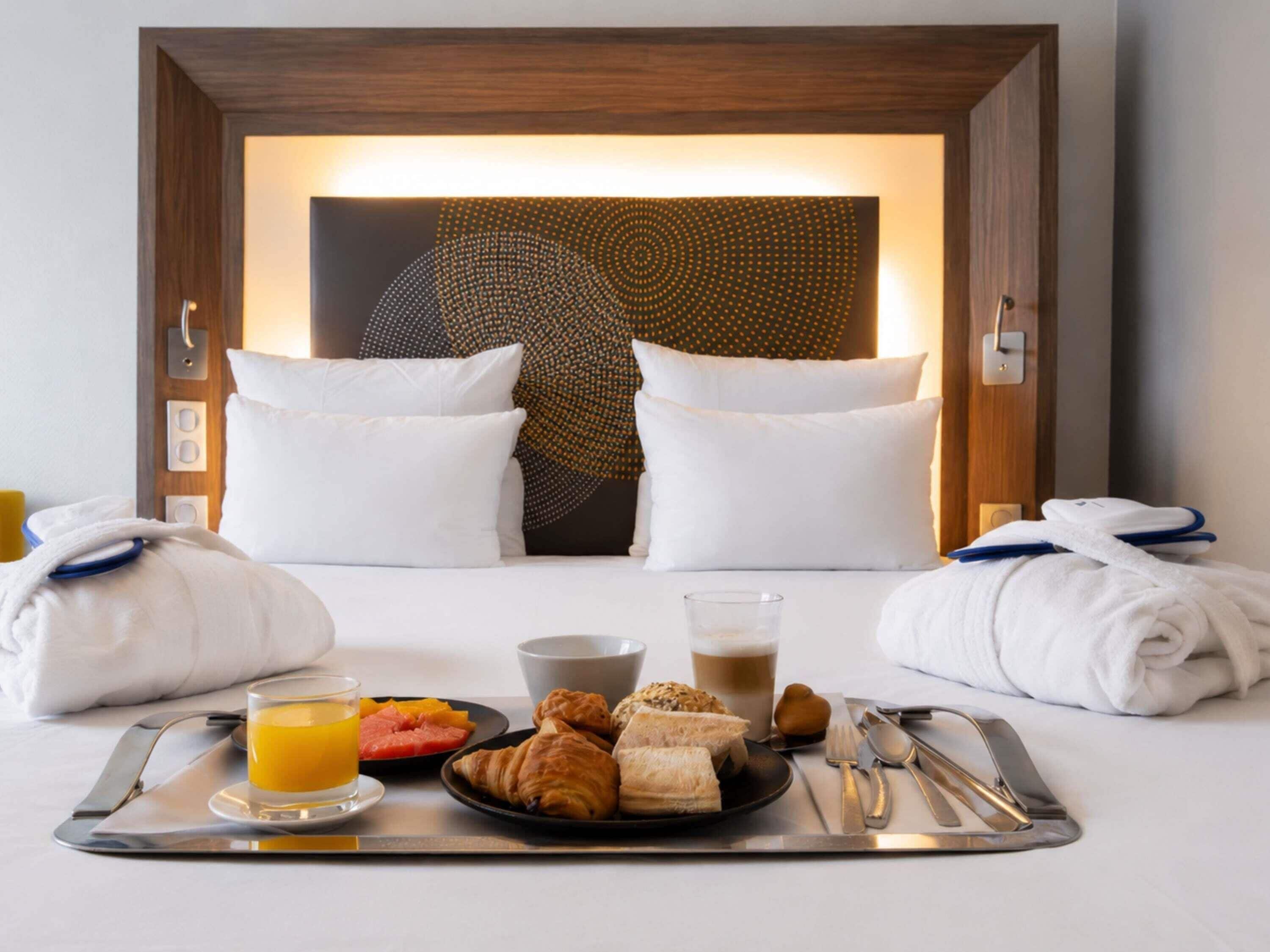 Executive Double Room, 1 Double Bed | Premium bedding, in-room safe, desk, blackout drapes