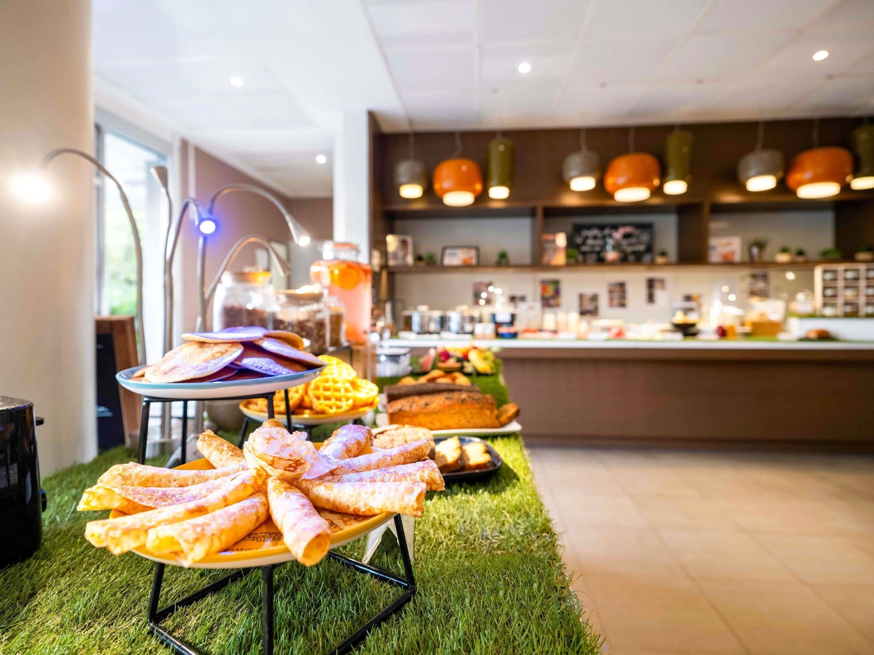Daily buffet breakfast for a fee