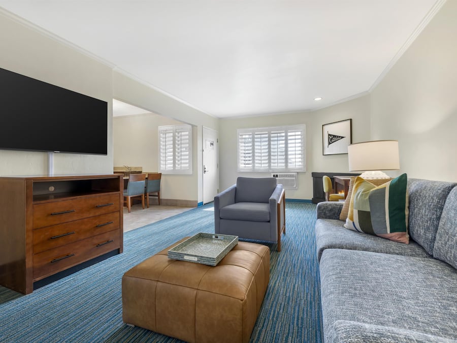 In-room safe, desk, laptop workspace, blackout drapes