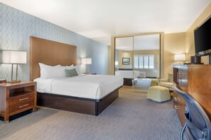Standard Room, 1 King Bed, Non Smoking, Fireplace | In-room safe, desk, laptop workspace, blackout curtains