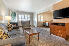 Suite, 1 King Bed, Non Smoking, Kitchen (with Sofabed)