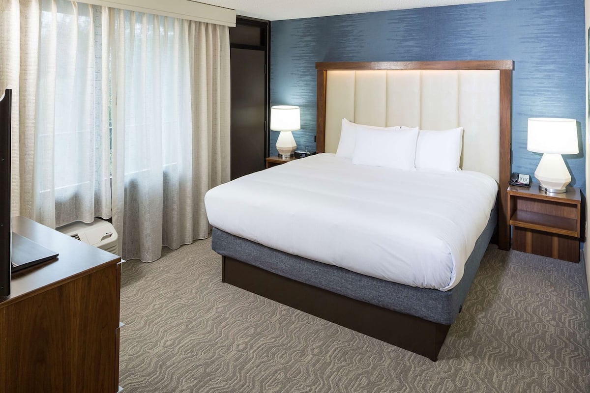 Premium bedding, pillowtop beds, in-room safe, desk
