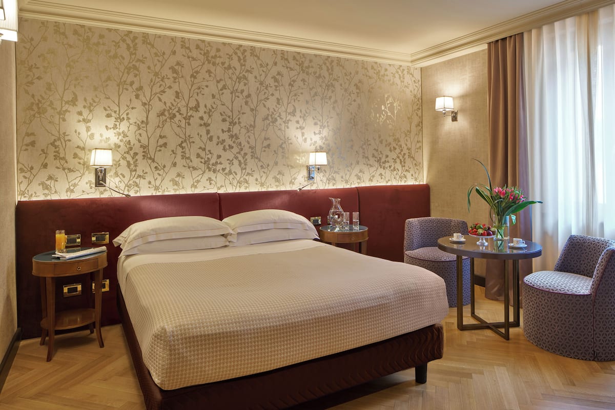 Classic Double Room, 1 Double Bed | 1 bedroom, premium bedding, minibar, in-room safe