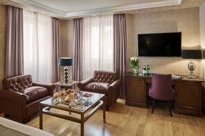 Superior Double Room, 1 Double Bed | Living area | LCD TV - Hotel Accademia (Verona)