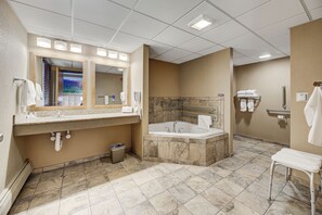 Studio Suite, 2 Queen Beds, Accessible, Non Smoking | Bathroom | Free toiletries, hair dryer, towels - Days Inn by Wyndham Helena (Helena)
