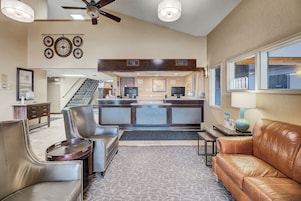 Área de estar no saguão