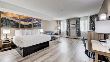 Deluxe Room, 1 King Bed, Non Smoking | Hypo-allergenic bedding, pillowtop beds, in-room safe, desk