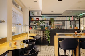 Lobby lounge