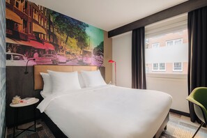 Habitación, 1 cama doble (Small) | Caja fuerte, escritorio, espacio para trabajar con un portátil