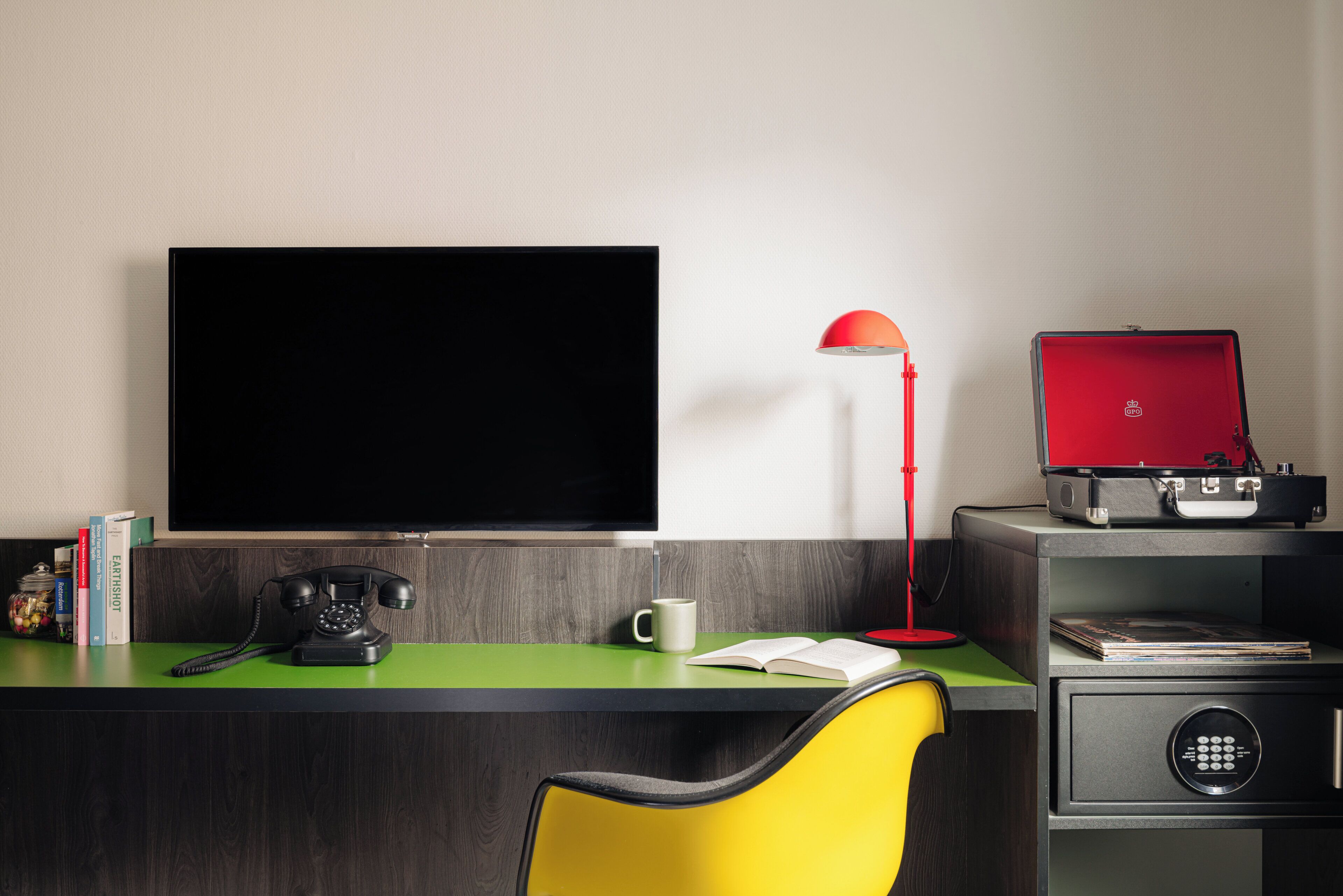 comfort room, 1 single bed | in-room safe, desk, laptop workspace, soundproofing