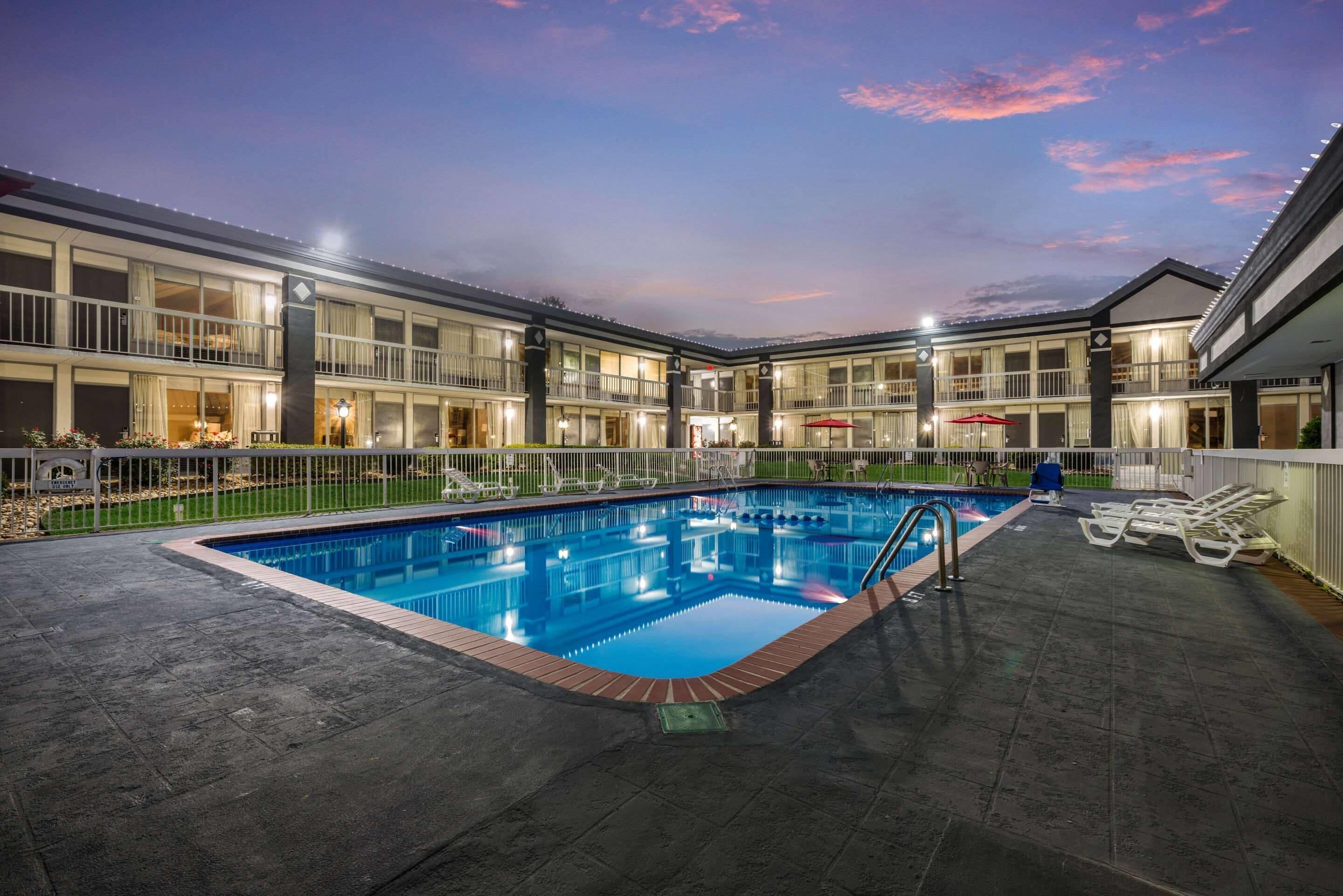 Piscine extérieure (ouverte en saison)