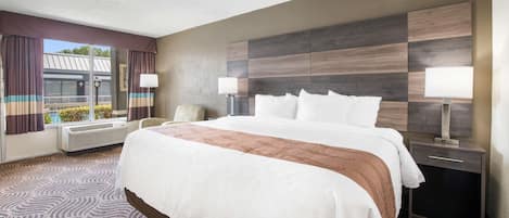 Hochwertige Bettwaren, Zimmersafe, Schreibtisch, Bügeleisen/Bügelbrett