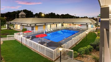 Piscine extérieure (ouverte en saison)