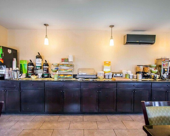 Petit déjeuner complet compris tous les jours