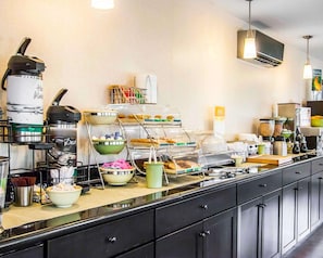 Petit déjeuner complet compris tous les jours