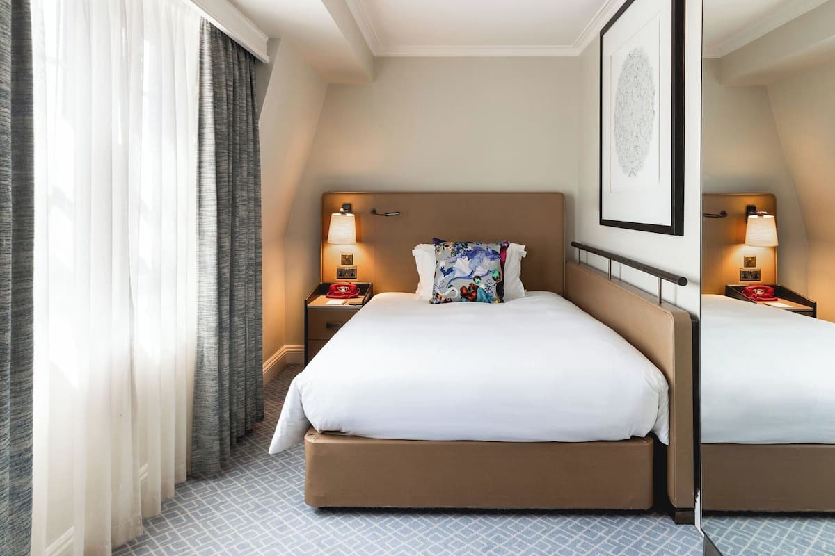 Habitación, 1 cama matrimonial (City Single) | 1 habitación, ropa de cama de alta calidad y minibar