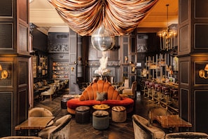 2 Bars/Lounges, Cocktailbar