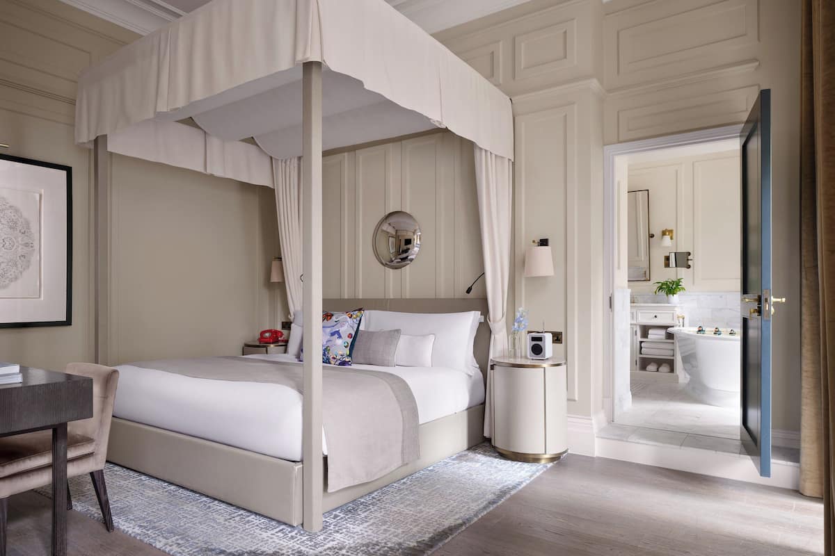 1 King Studio Suite Park View | Premium bedding, minibar, in-room safe, soundproofing