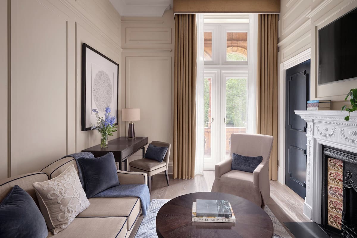 Suite, 1 Bedroom, Park View | Premium bedding, minibar, in-room safe, soundproofing