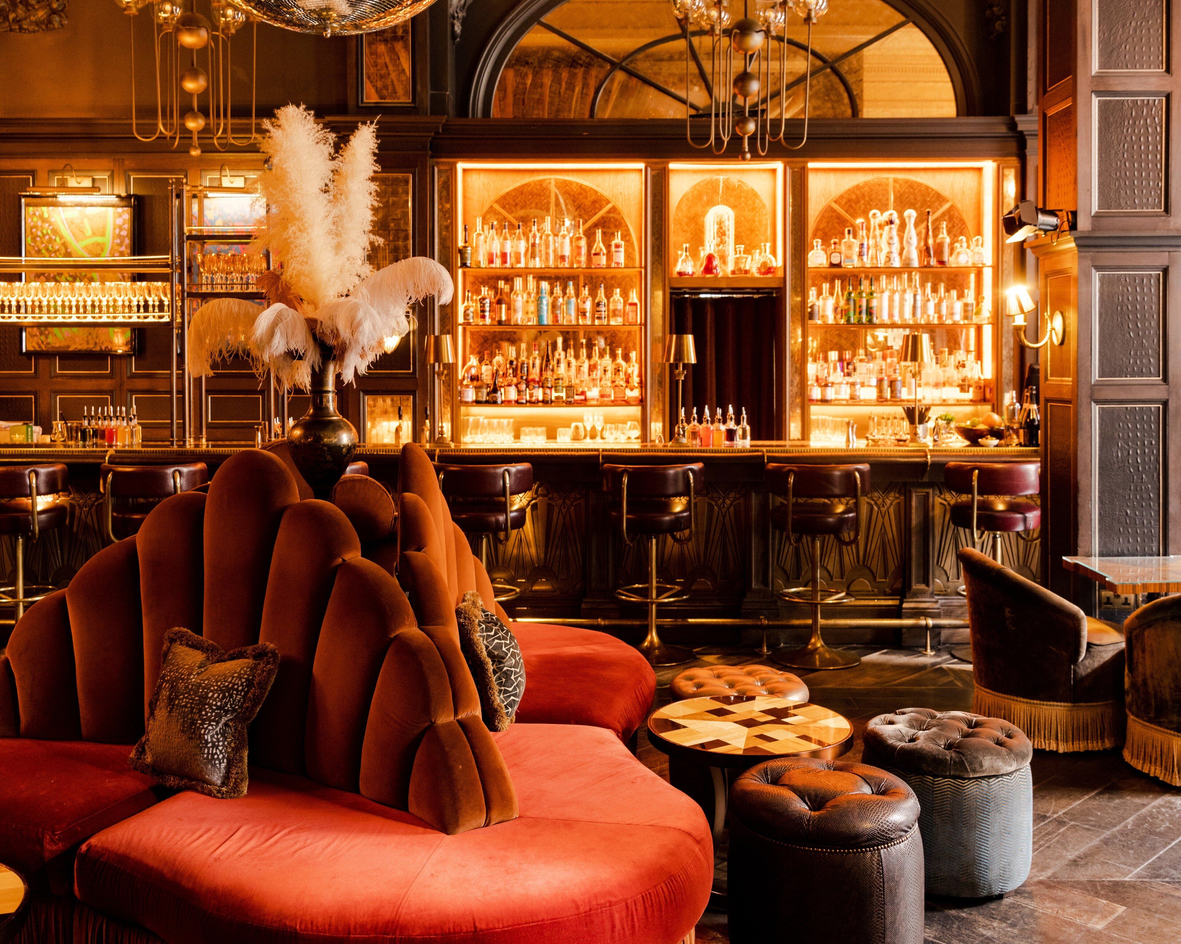 2 bars/lounges, cocktail bar