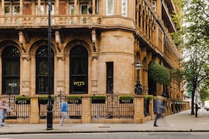 2 Bars/Lounges, Cocktailbar