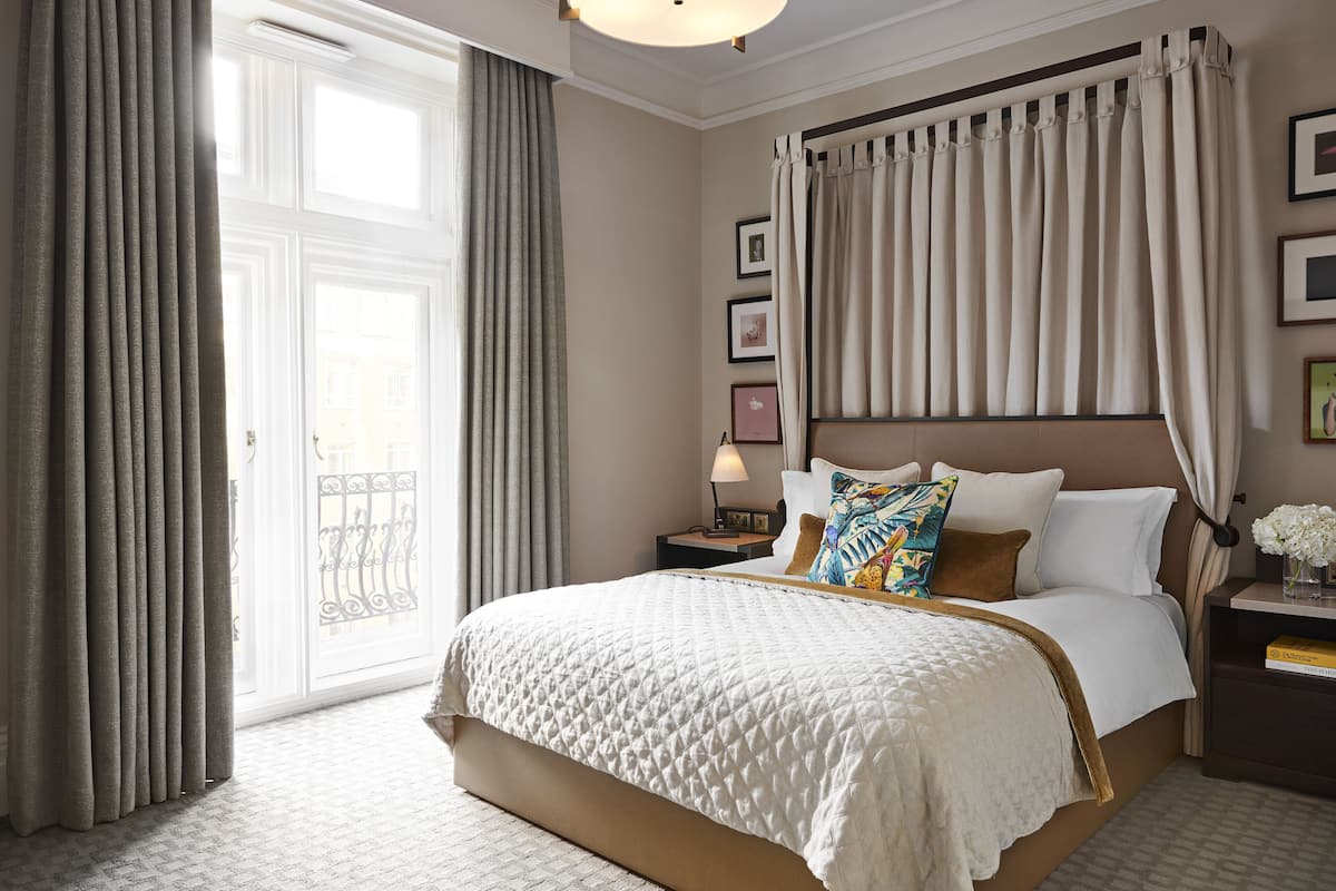 Premium bedding, minibar, in-room safe, soundproofing