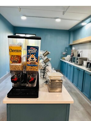 Free daily continental breakfast 