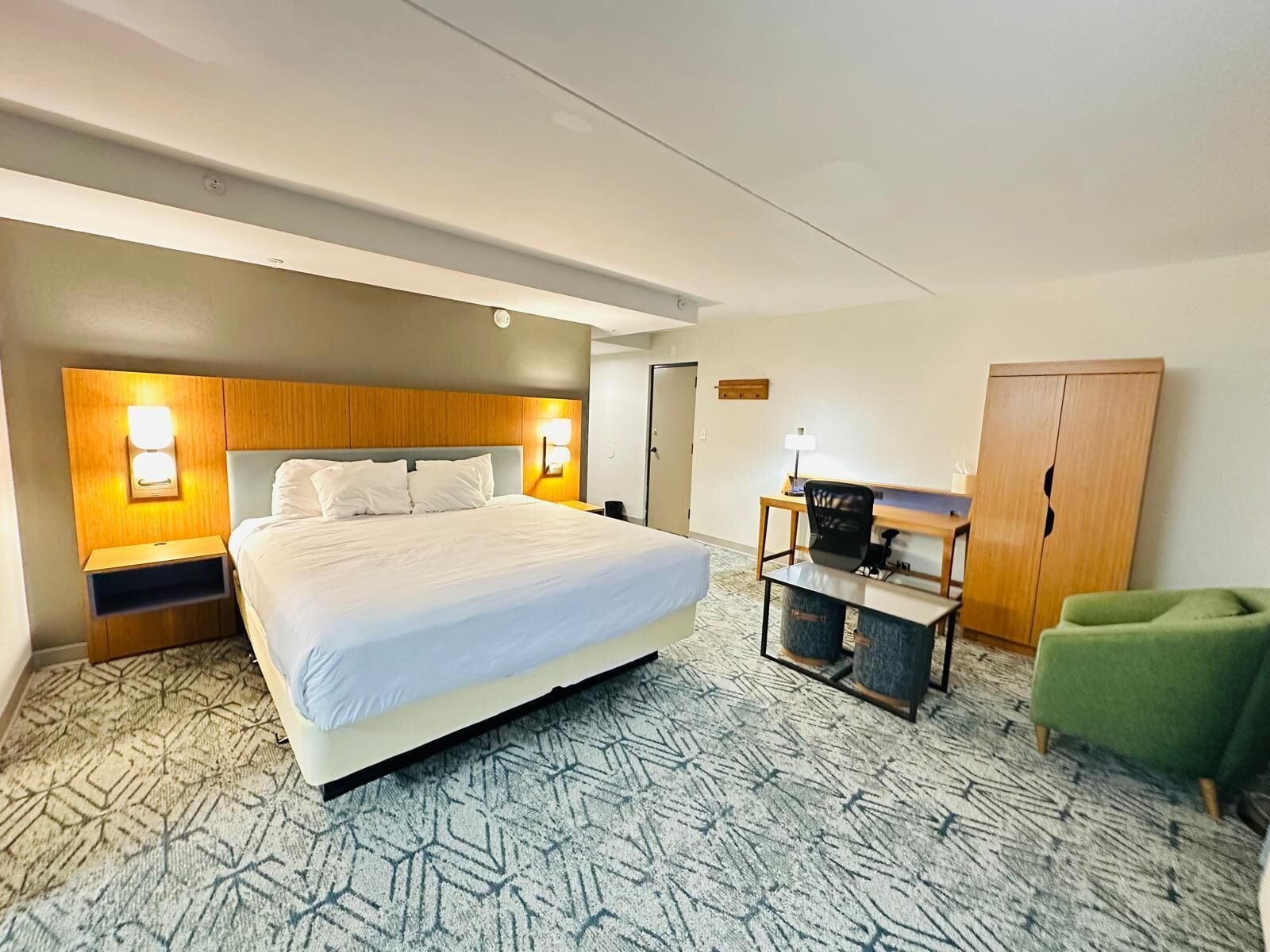 Suite, 1 King Bed with Sofa bed, Non Smoking | Premium bedding, in-room safe, desk, iron/ironing board