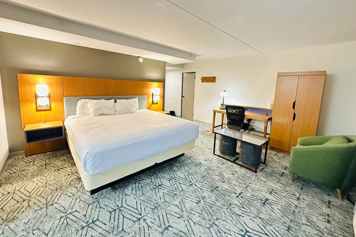 Suite, 1 King Bed with Sofa bed, Non Smoking | Premium bedding, in-room safe, desk, iron/ironing board