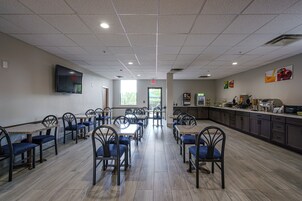 Café da manhã com buffet grátis todos os dias
