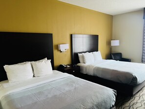 Desk, iron/ironing board, free WiFi, bed sheets - Quality Inn I-75 West Chester-North Cincinnati (West Chester)