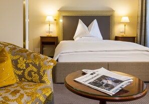 Hypo-allergenic bedding, in-room safe, individually decorated - Parkhotel Graz - Traditional Luxury (Graz)