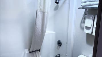 Standardzimmer, 2 Queen-Betten, Nichtraucher | Badezimmer | Haartrockner