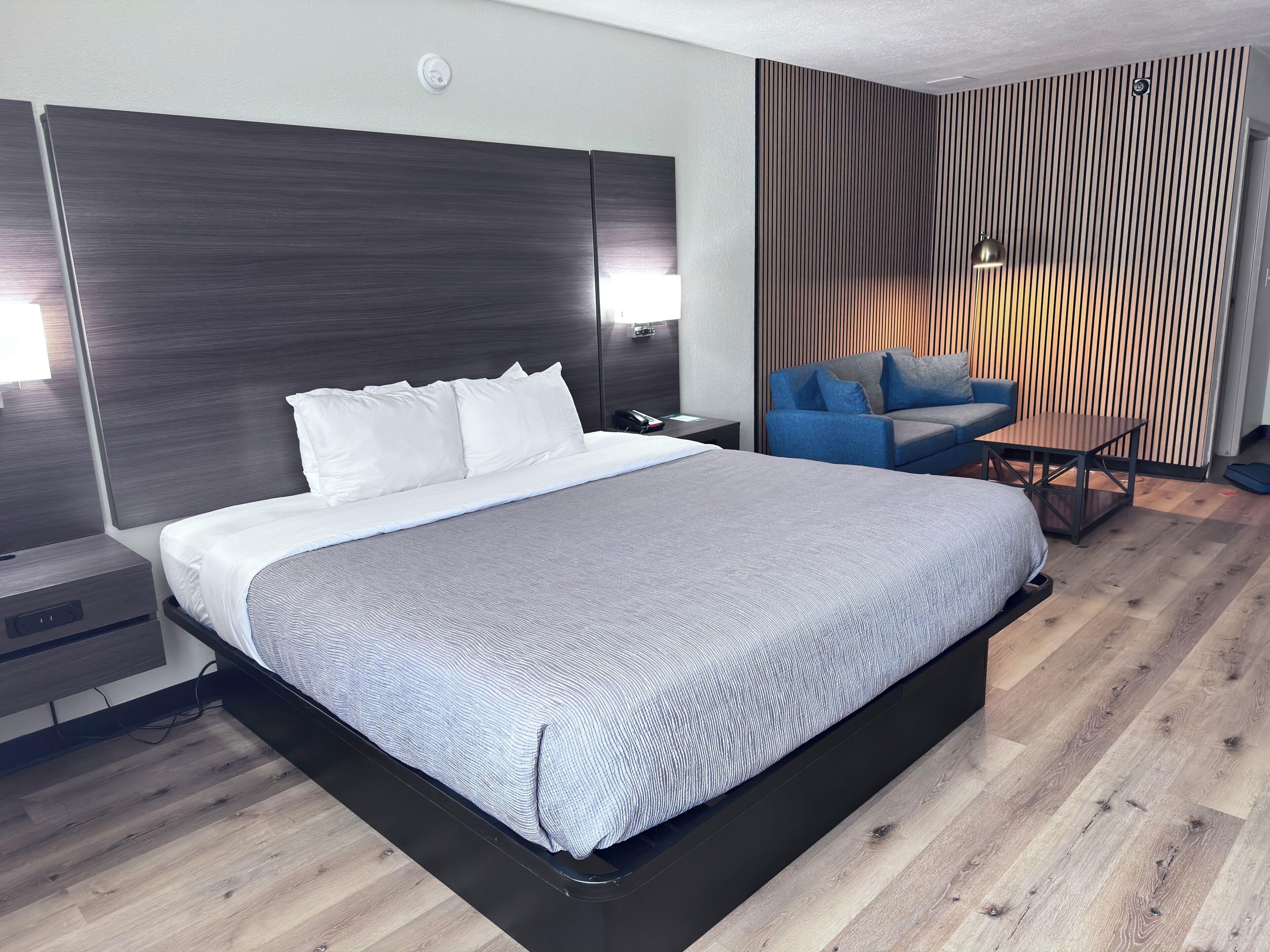 King Bed, Suite, 1- Sofa | Premium bedding, desk, laptop workspace, iron/ironing board