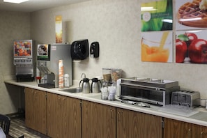 Free daily self-service breakfast  - Quality Inn Spearfish I-90 (Spearfish)