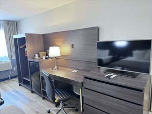 2 Queen Beds, Accessible, Microwave, Refrigerator, Tub, Non Smoking. | Premium bedding, desk, laptop workspace, iron/ironing board - Quality Inn Spearfish I-90 (Spearfish)