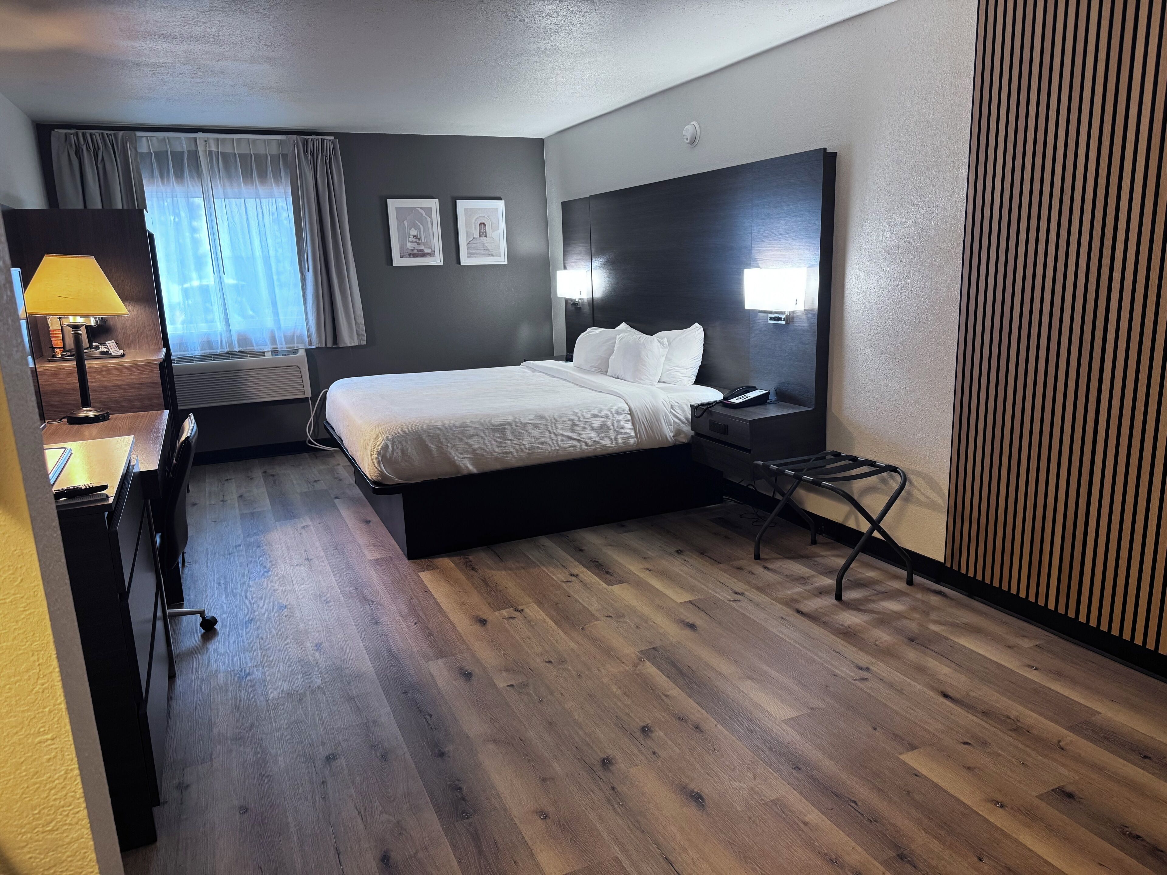 Suite, 1 cama de matrimonio grande, no fumadores (Upgrade) | Ropa de cama de alta calidad y escritorio