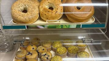 Desayuno autoservicio gratuito y diario