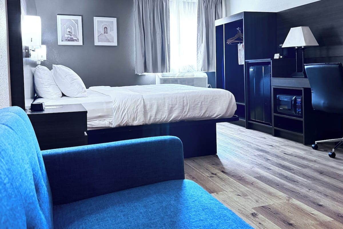 Suíte, 1 cama King, para não fumantes (Upgrade) | Roupas de cama premium, escrivaninha, espaço de trabalho para notebook
