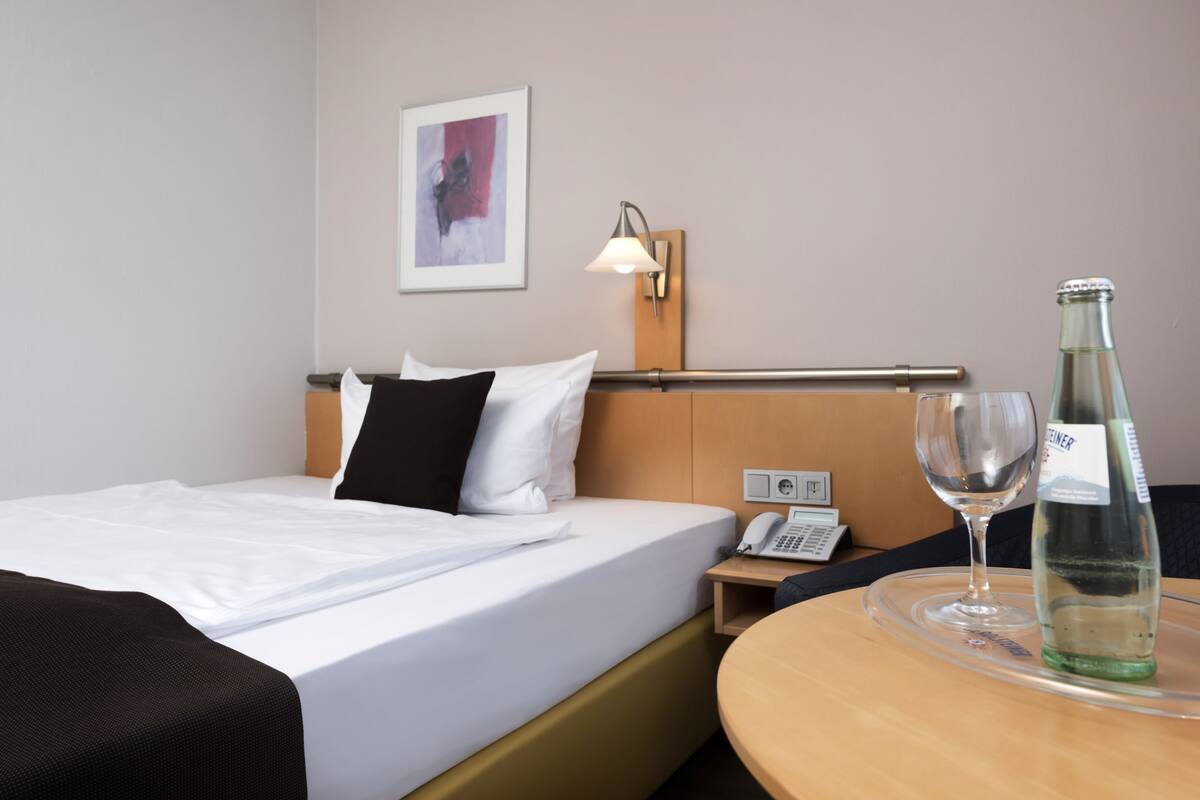 Hypo-allergenic bedding, in-room safe, blackout curtains, soundproofing