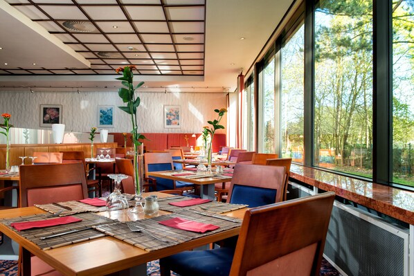 Daily buffet breakfast (EUR 9.90 per person)