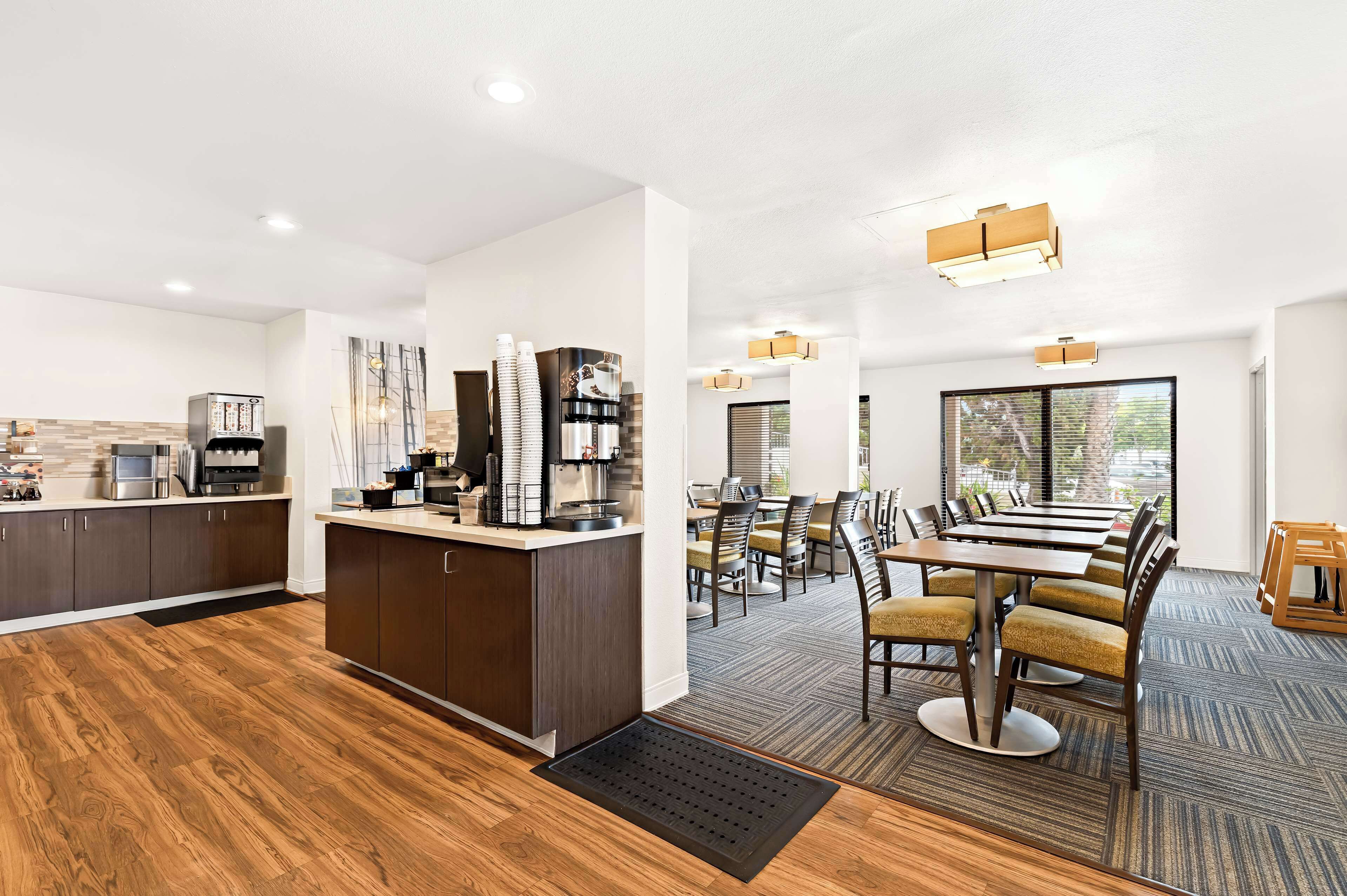 Bao gồm bữa sáng buffet hàng ngày 